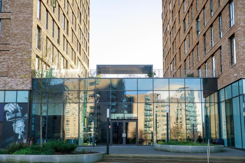 Modern Trafford 1Br Apartment-Free Parking-Cinema Room 曼彻斯特 外观 照片