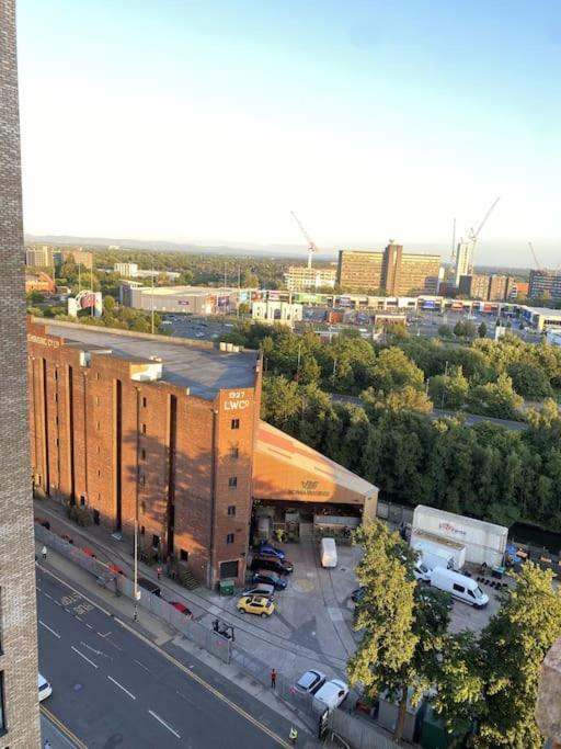Modern Trafford 1Br Apartment-Free Parking-Cinema Room 曼彻斯特 外观 照片