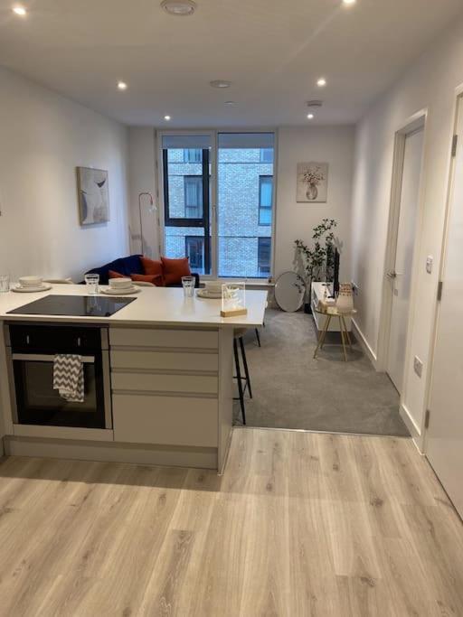 Modern Trafford 1Br Apartment-Free Parking-Cinema Room 曼彻斯特 外观 照片