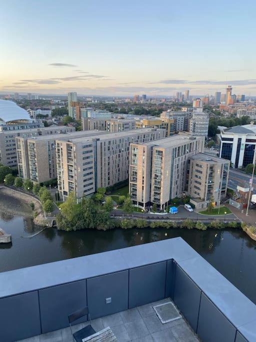 Modern Trafford 1Br Apartment-Free Parking-Cinema Room 曼彻斯特 外观 照片