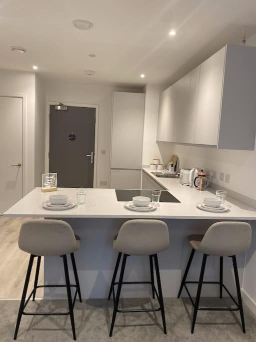 Modern Trafford 1Br Apartment-Free Parking-Cinema Room 曼彻斯特 外观 照片