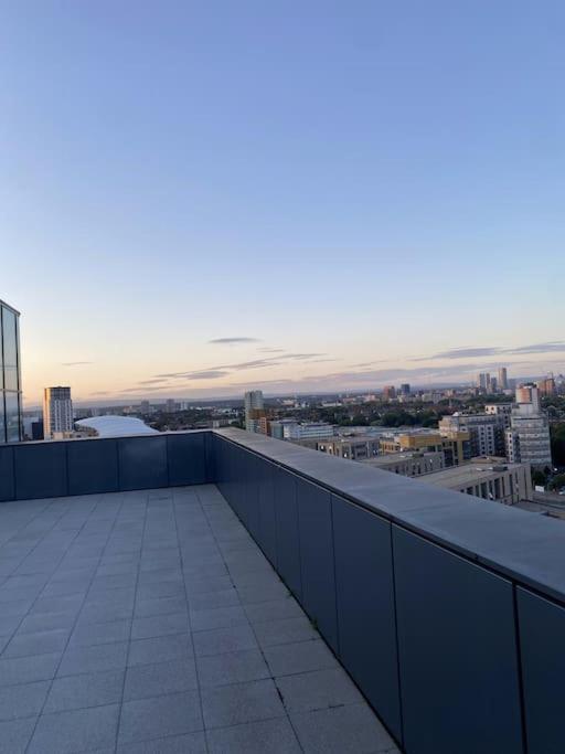 Modern Trafford 1Br Apartment-Free Parking-Cinema Room 曼彻斯特 外观 照片