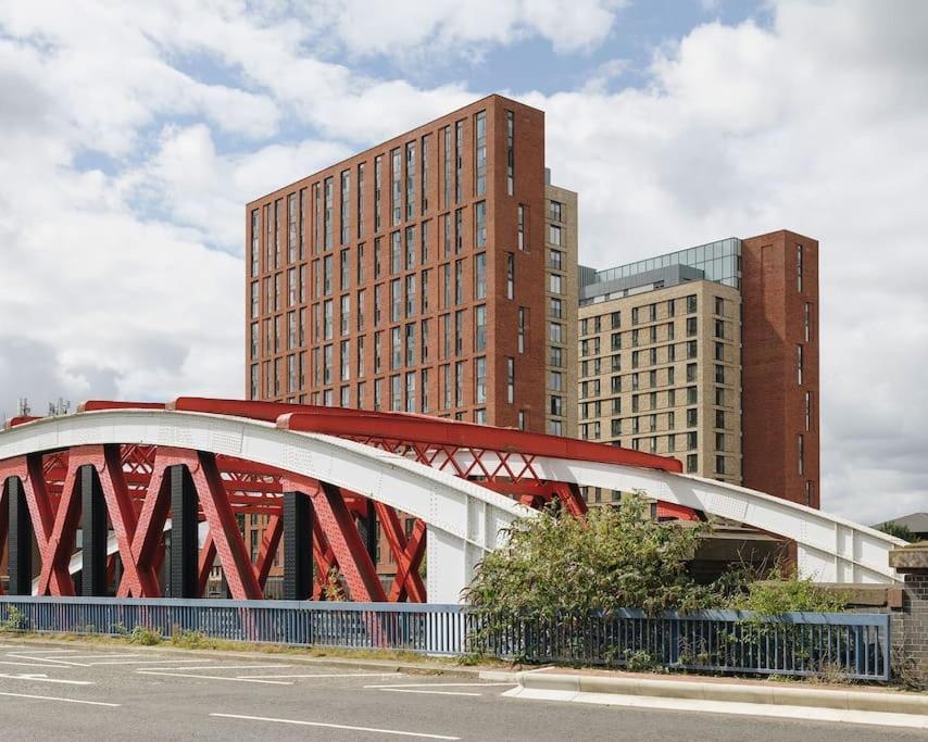 Modern Trafford 1Br Apartment-Free Parking-Cinema Room 曼彻斯特 外观 照片