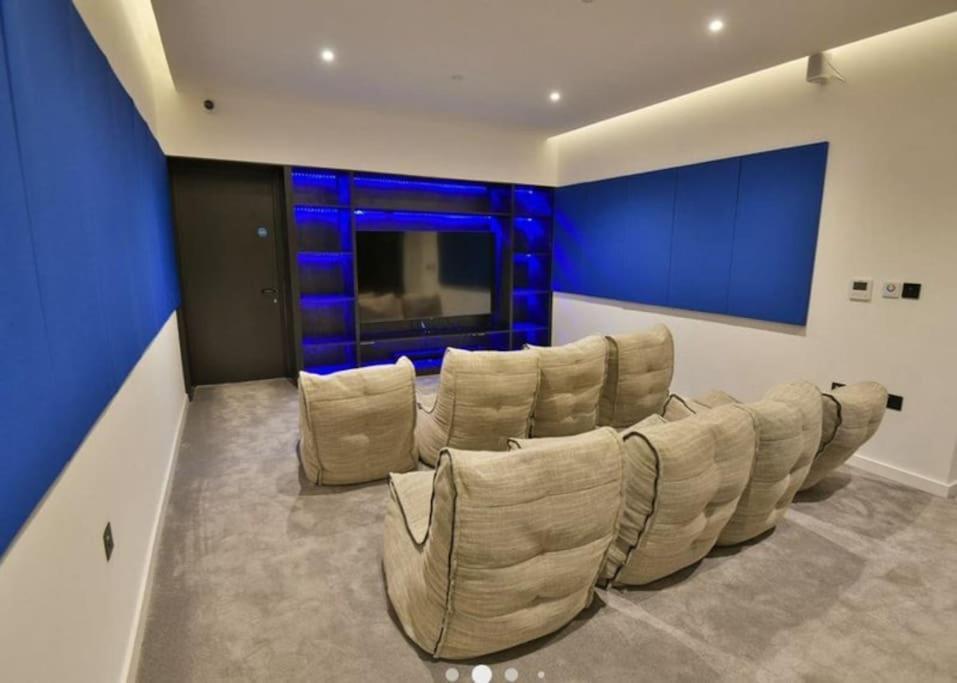 Modern Trafford 1Br Apartment-Free Parking-Cinema Room 曼彻斯特 外观 照片