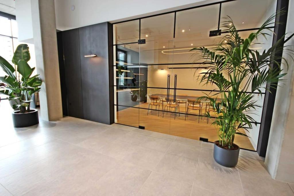 Modern Trafford 1Br Apartment-Free Parking-Cinema Room 曼彻斯特 外观 照片